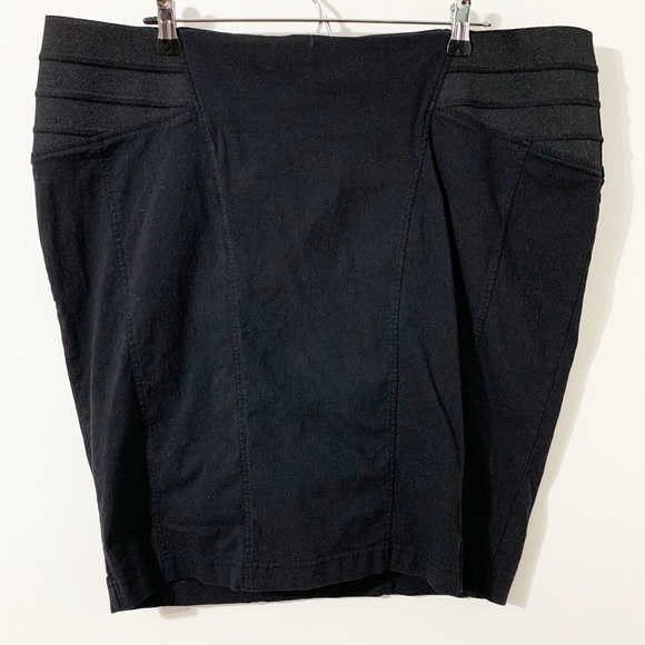Torrid Rayon Blend Black Pencil Skirt Elastic Side Panels Back Zipper Stretchy - Picture 1 of 13